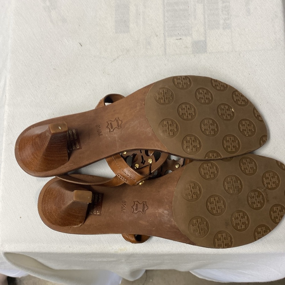 Tory Burch Brown Leather Miller Sandals with Gold Logo - Picture 4 of 5